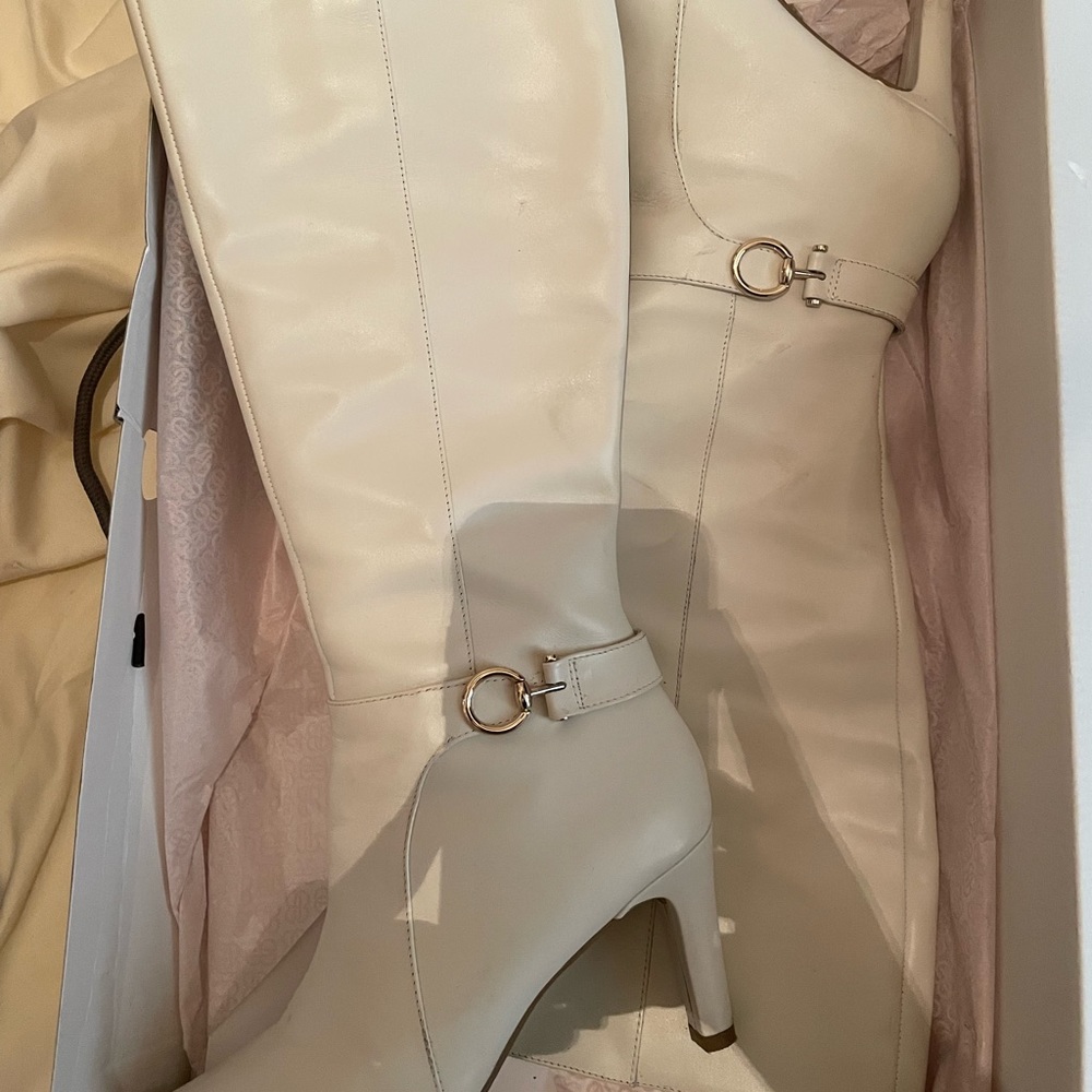 Bandolino Off White Boot